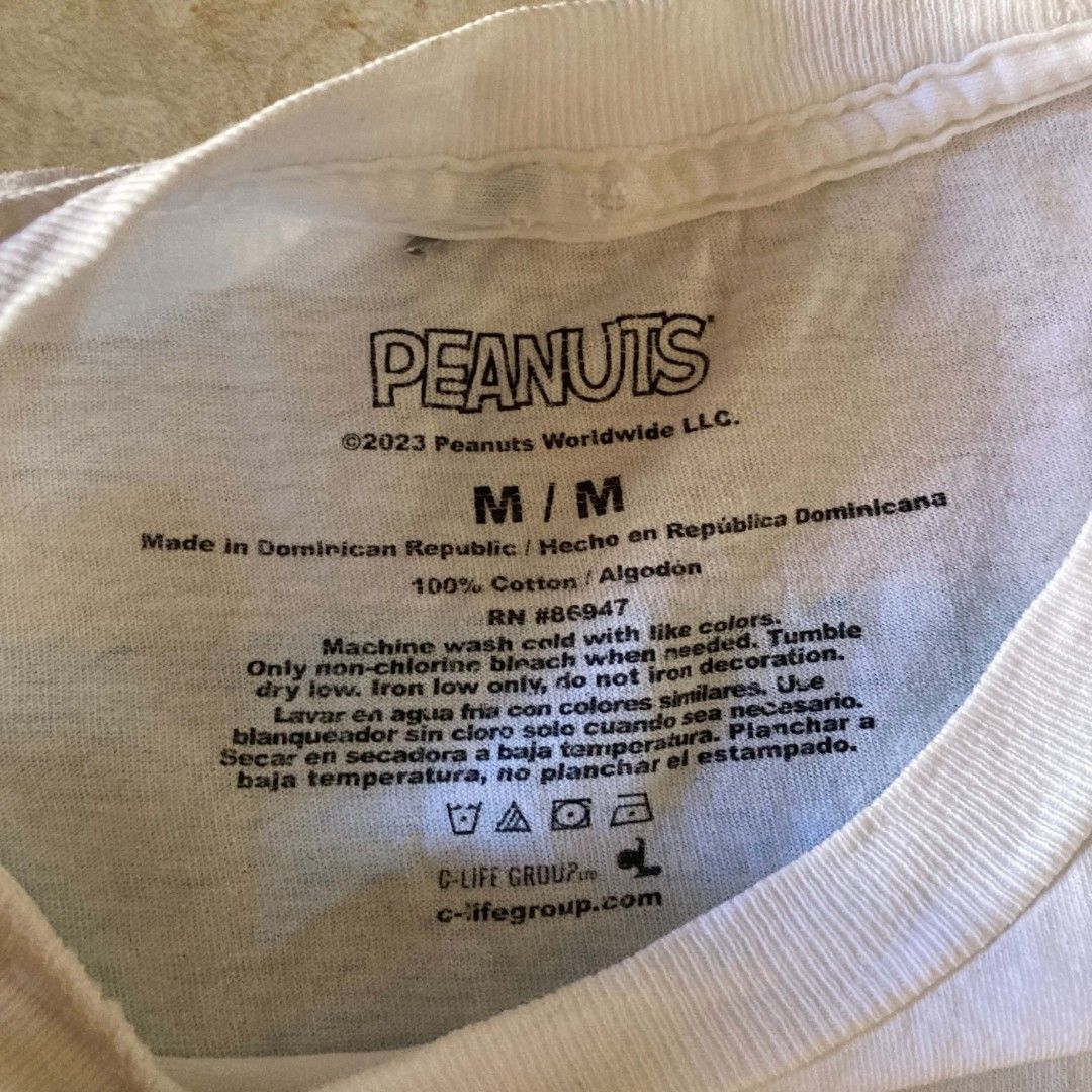 Peanuts opt (Category: Activewear) located in Bulacan. Submitted by ajinn_ (Listing ID 1469360751, Image 3). Description: size M issue minimal hairlines.