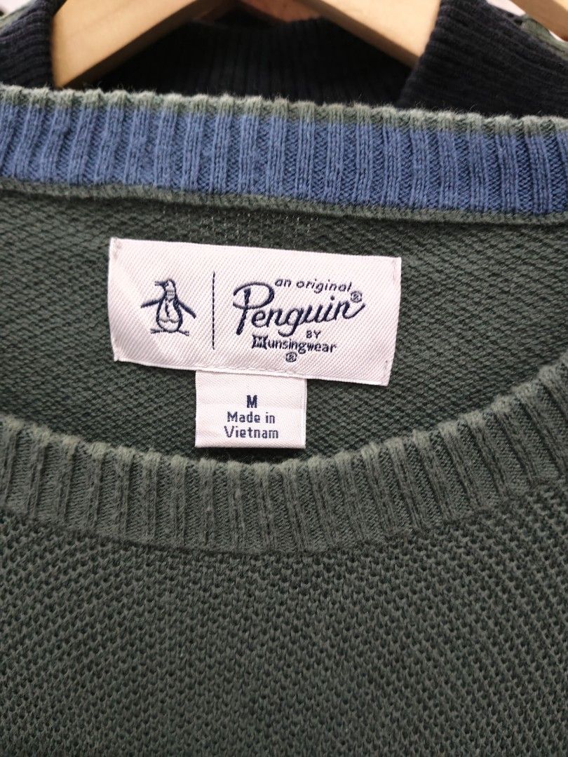 Penguin Munsingwear knitted pull over jacket (Category: Coats, Jackets and Outerwear) located in Cabadbaran. Submitted by jem1124 (Listing ID 1469223953, Image 3). Description: 22x31 excellent condition No issue.