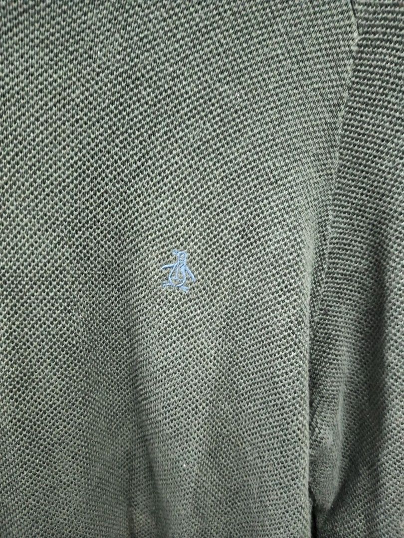 Penguin Munsingwear knitted pull over jacket (Category: Coats, Jackets and Outerwear) located in Cabadbaran. Submitted by jem1124 (Listing ID 1469223953, Image 2). Description: 22x31 excellent condition No issue.