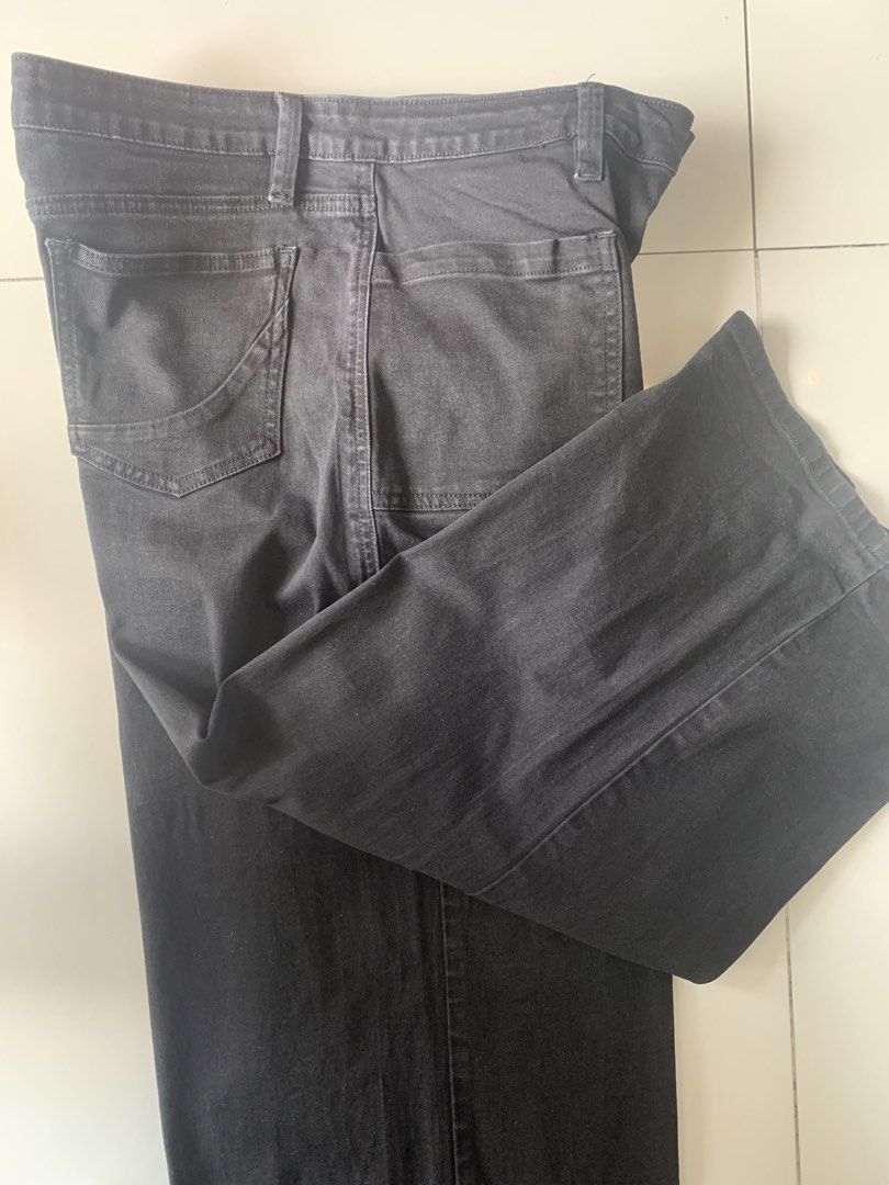 Penshoppe Black Denim Stretch Cullottes (Category: Shorts) located in Quezon City. Submitted by theclosetqueen (Listing ID 1469227049, Image 3). Description: Size 30 on tag Waist: 30 (relaxed), 32 (max) Length: 32” *Darker black in actual.
