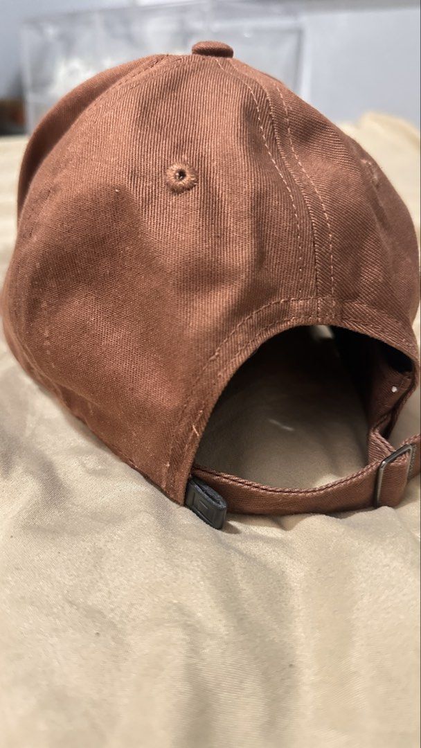 Penshoppe Cap (Category: Caps & Hats) located in San Fernando. Submitted by stephgxr (Listing ID 1469302889, Image 2). Description: Penshoppe Cap Color: Brown Condition: Never used .