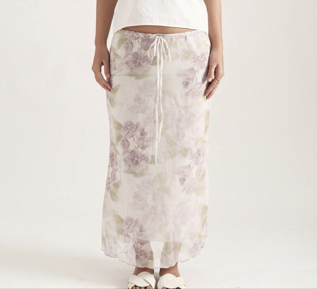 phia the label maxi spring skirt 🧺🪷 (Category: Skirts) located in San Juan City. Submitted by ilovekitaro (Listing ID 1469317350, Image 1). Description: - bought from their popup !! - just has a small tear at the back 🥲 - skirt material is very prone to lose threads but not that visible naman :) - it’s super prettyyy just doesn’t suit my body type huhu RFS : will get the midi ver instead mop : gcash only mod : lalamove, j&t, ggx loc : san juan