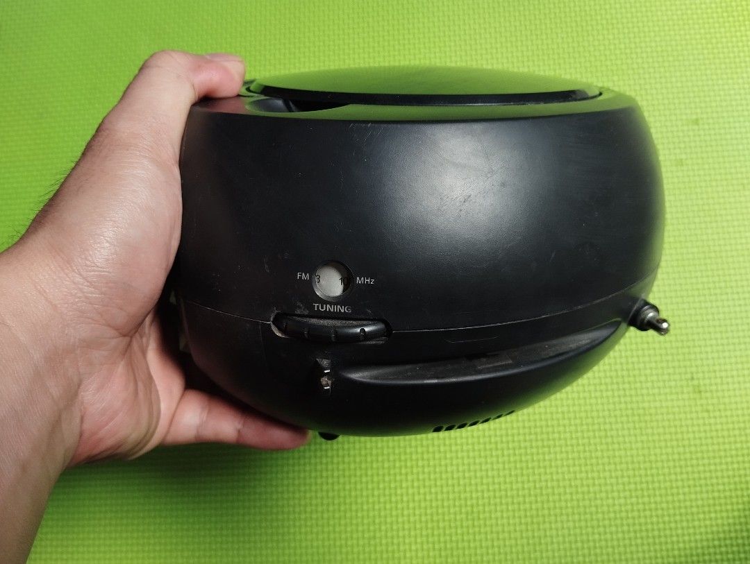 Philips CD Boombox No power 'As is ' (Category: Music Accessories) located in Marikina City. Submitted by irvinesstuff (Listing ID 1469299167, Image 2). Description: - NO POWER ' AS IS ' - 👍GOOD for parts , Retro Display , Props 👉 Nego 👍OFFER.