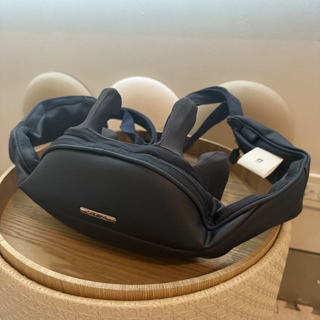 Philips PPM3522 Neck and Shoulder Massager (Category: Massage Devices) located in Marikina City. Submitted by lovegoeson (Listing ID 1469341193, Image 3). Description: - Brand: Philips Neck and Shoulder Massager Shawl (Model PPM3522) - Color: Dark navy blue - Features: 6-point upper back massage with warm kneading action and 2 heating temperature levels - Controls: Easy-to-use buttons located right on the strap - Inclusions: Comes with original b