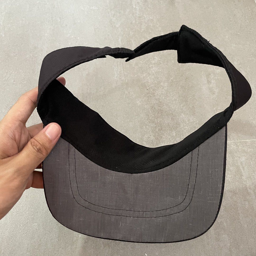 Ping Golf Visor (Category: Hats & Beanies) located in Mabalacat. Submitted by goldengarms_ (Listing ID 1469362478, Image 3). Description: Size: One Sizd Condition: Excellent Color rate: 9.5/10 or better Issue: N/A Price is still negotiable for sure buyer 👍 - Payment thru GCash, Maya or Security Bank 💳 - Shipping via J&T Express 🛩️ Pm us for more details. Thank you! 📩 .