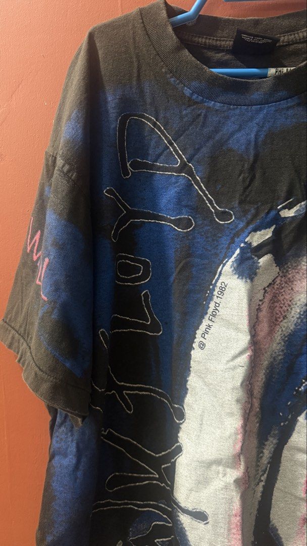 Pink Floyd The Wall 1982 (Category: Tshirts & Polo Shirts ) located in Manila. Submitted by edelweiss079003 (Listing ID 1469272860, Image 3). Description: Negotiable :) .
