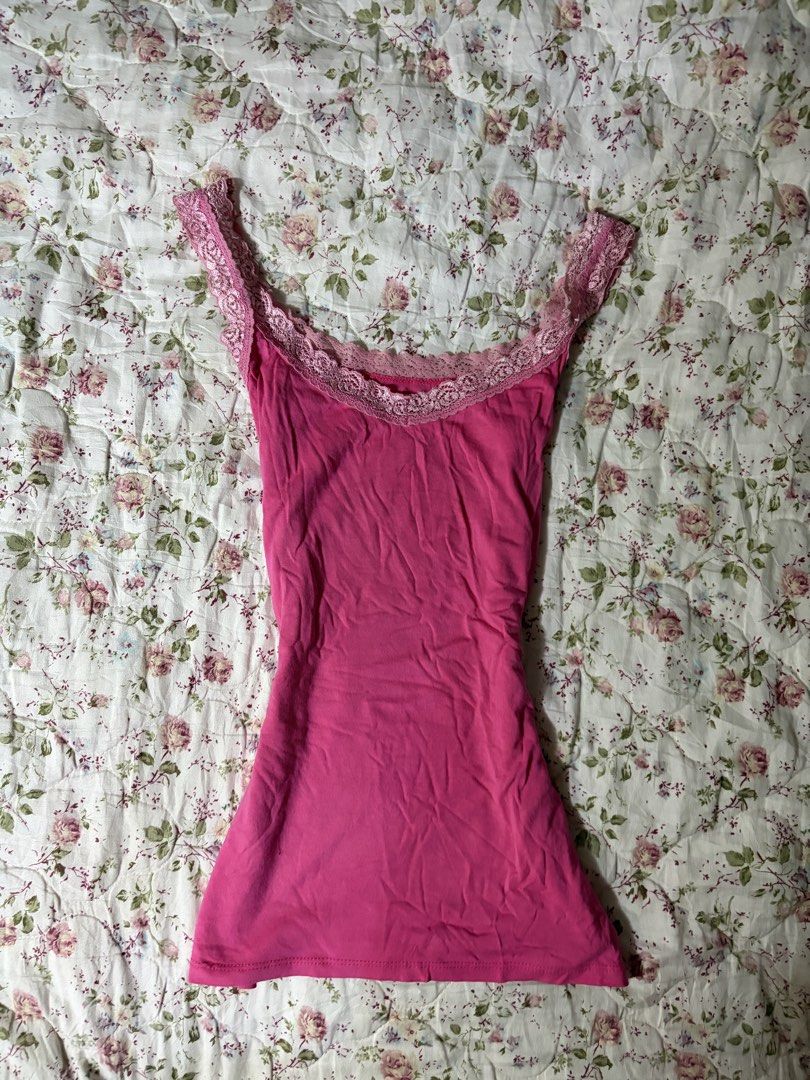 Pink Lace Cami Top (Category: Sleeveless) located in Muntinlupa City. Submitted by herellas0504 (Listing ID 1469301199, Image 1). Description: Pink Lace Cami Top Mine: 150 | Lock: 200 ———————————— size: small-med has very small hole (not noticeable) still in good condition.