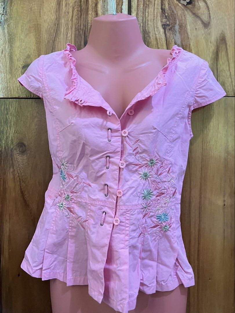 Pink Sleeveless Embroidered Top (Category: Sleeveless) located in Cabanatuan. Submitted by winx_closeth (Listing ID 1469203961, Image 1). Description: .