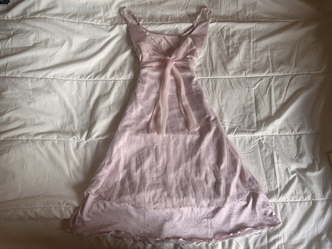 Pink slip dress (Category: Dresses) located in Los Banos. Submitted by prel0v3d. (Listing ID 1469180922, Image 1). Description: Issue shown in picture Semi Med.