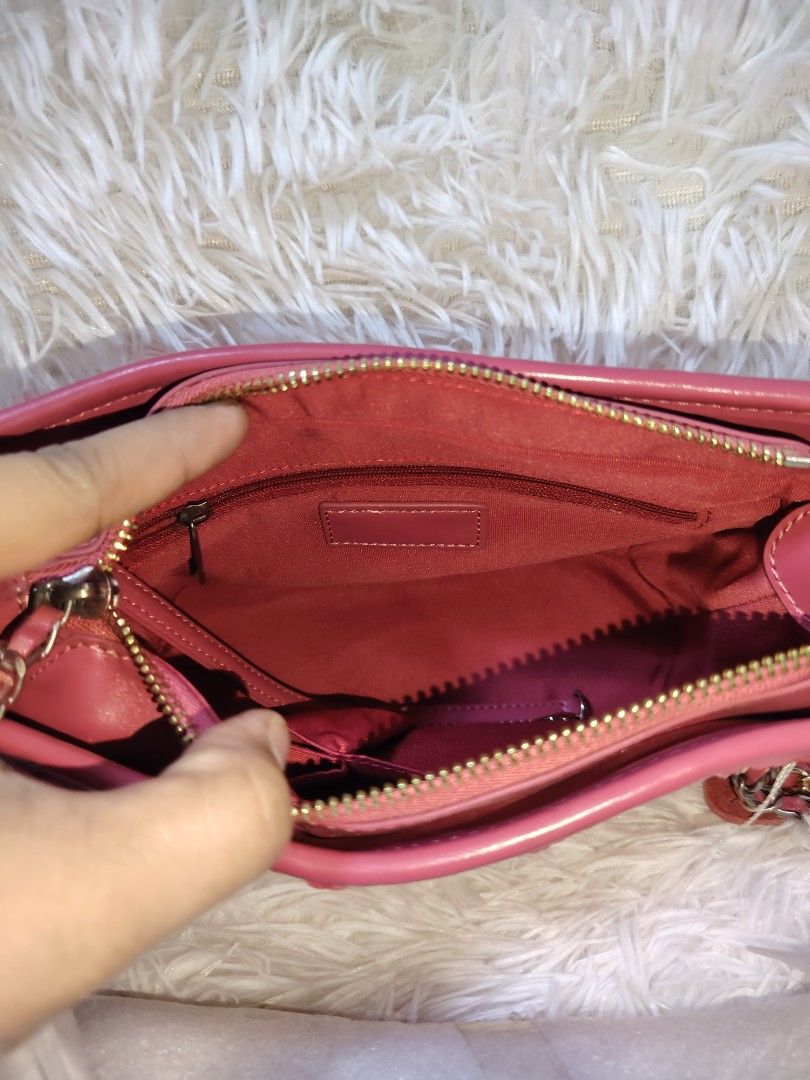 Pink Striped Sequin Shoulder Bag with Chain Strap (Category: Cross-body Bags) located in Quezon City. Submitted by zhelcloset01 (Listing ID 1469321170, Image 2). Description: - Condition: Brand new with tag still attached - Exterior: Pink horizontal sequin stripes with solid pink base and trim - Strap: Gold-tone chain strap (still wrapped in protective foam) - Closure: Secure top zipper - Interior: Bright pink fabric lining with a convenient zipp