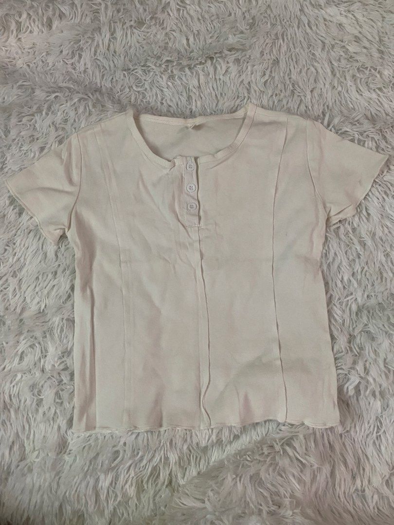 Plain shirt (Category: Others Tops) located in Manila. Submitted by curated_by_anj (Listing ID 1469185209, Image 2). Description: .