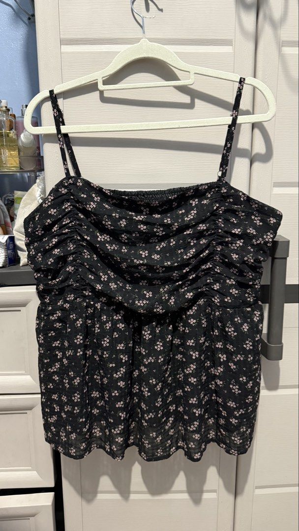 Pleated Floral Top (Category: Blouses) located in Quezon City. Submitted by dinesaur (Listing ID 1469268517, Image 1). Description: .