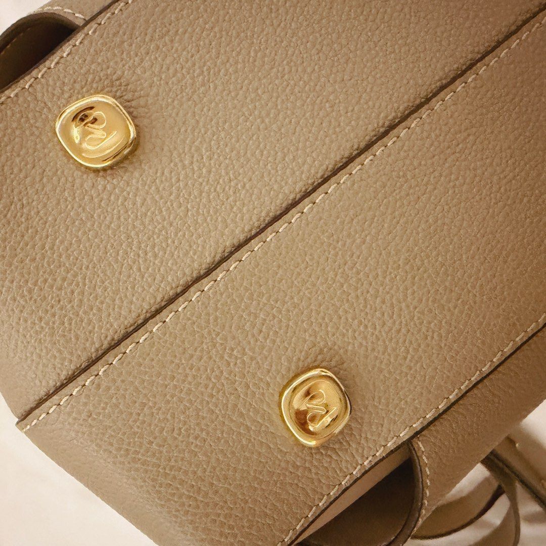 polene mokki (Category: Shoulder Bags) located in Quezon City. Submitted by gutchiboi (Listing ID 1469283261, Image 3). Description: Authentic Polène Mokki – Textured Taupe Purchased personally by my wife in Paris in 2025. Crafted from premium Italian calf leather, featuring Polène’s signature sculptural design, gold-tone hardware, and detachable shoulder strap. Condition: Mint / Pristine. The strap’s hardware still has its original protective fi