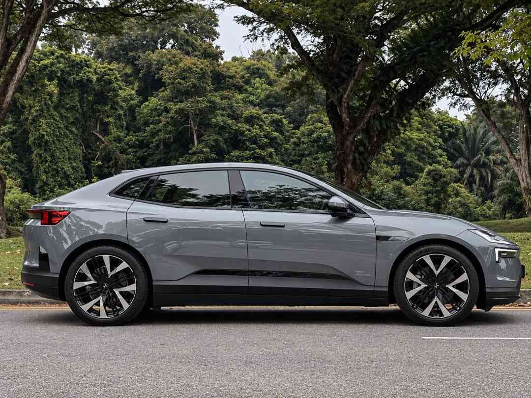 POLESTAR POLESTAR 4 LONG RANGE DUAL MOTOR (Category: Used Cars) located in Singapore. Submitted by signaturemotors (Listing ID 1469249027, Image 3). Description: Showroom: 237 ALEXANDRA ROAD 237 Alexandra Road #02-04 Singapore 159929 1 Owner! Low Mileage! Full Agent Maintained! Still Under Car Warranty Till Dec 2030 Or 160,000km Whichever Come First! High Voltage Battery Warranty Till Dec 2033 Or 160,000km Whichever Come First! Free Servicing Up 