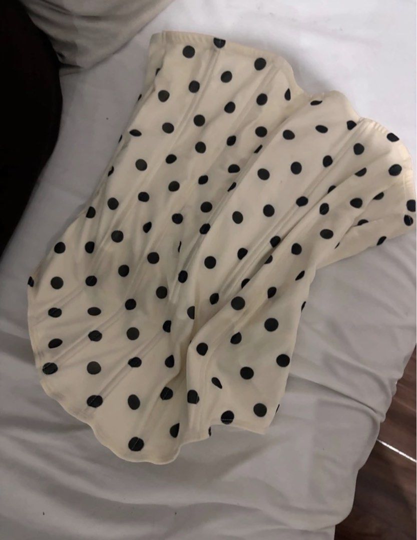 Polka dots corset (Category: Sleeveless) located in Rizal. Submitted by whoknows3000 (Listing ID 1469336081, Image 1). Description: .