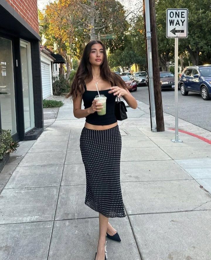 POLKA DOTS MIDI SKIRT (Category: Skirts) located in Cebu City. Submitted by hiddenlabel (Listing ID 1469385729, Image 1). Description: BRAND: AUDREY XS-SMALL COMFY CLOTH 1st pic is for inspo only.