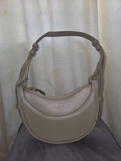(Category: ) located in . Submitted by collectors_thrift_shop (Listing ID 1469164806, Image 1). Description: .