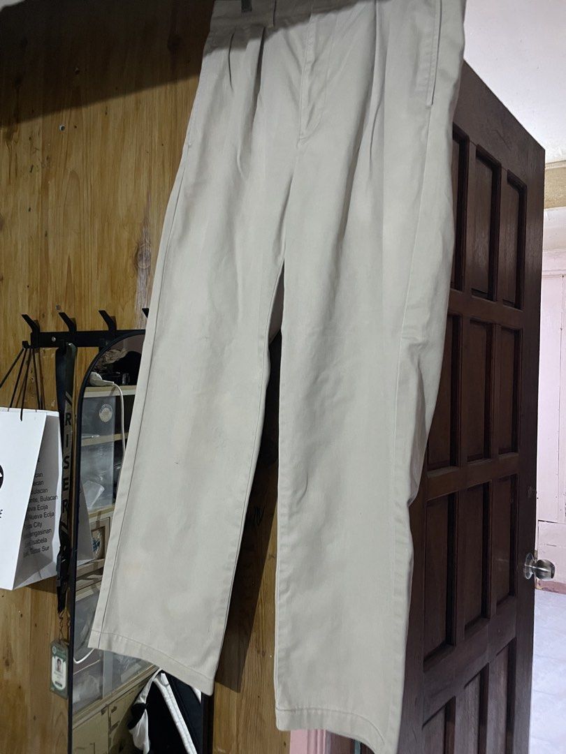 Polo Ralph Lauren Chino Pants (Category: Chinos) located in San Rafael. Submitted by keandrei26 (Listing ID 1469264455, Image 1). Description: BUNDLE BUNDLE!! Authentic Ralph Lauren Chinos / Not Thrifted Padala from North Carolina US Size for both is 32x32 Straight Fit Issues are in the pictures already. Other than that, none. 800 + SF Bundle / 500 (Shipped) Each.
