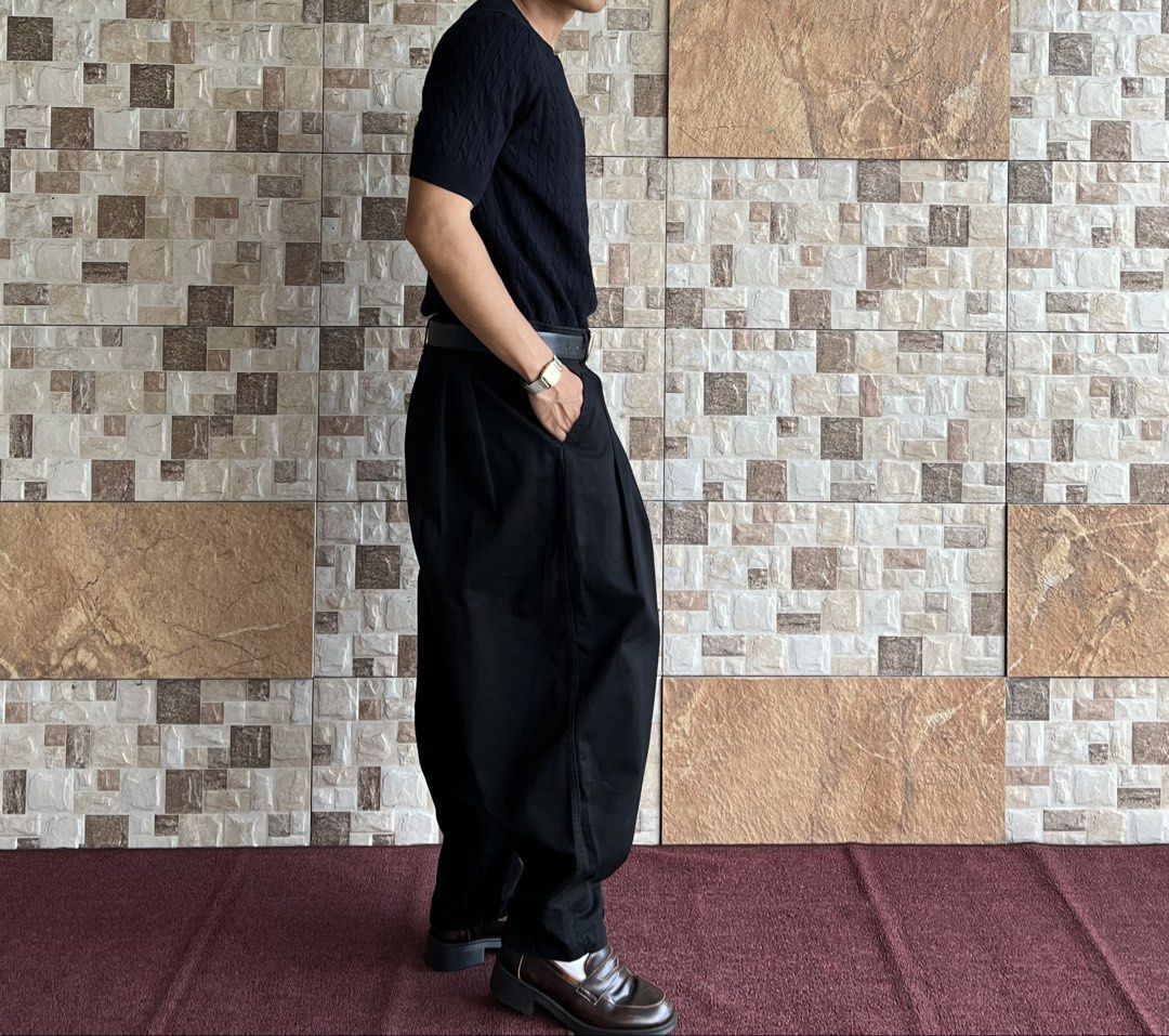 PORTER CLASSIC - TRIPLE PLEATED BALOON TROUSER (Category: Trousers) located in Bacolod City. Submitted by timelessbyjosh (Listing ID 1469284049, Image 3). Description: BEST FOR CASUAL OUTFITS SIZE : MEDIUM ACTUAL COLOR : BLACK COLOR RATE : 9. 5 OUT OF 10 CONDITION : EXCELLENT MATERIAL : 100 % COTTON MADE IN : JAPAN FLAWS : NONE DIMENSIONS WAIST - 32 LENGTH - 36. 5 THIGH - 16 LEG OPENING - 7 MEASUREMENT TAKEN WHILE LAYING FLAT. PLEASE COMPARE THE 