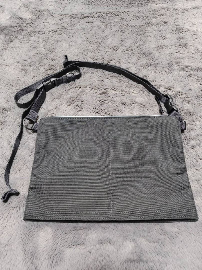 PORTER HYBRID Sacoche (Category: Belt bags, Clutches and Pouches) located in Caloocan City. Submitted by letao_shopping_ph (Listing ID 1469187196, Image 2). Description: Color: Black Dimensions: Approx. 26.5 cm (width) x 18 cm (height) x 3.5 cm (depth) Weight: Approx. 150 g Primary material: X-C1000 (X-PAC Cordura nylon) 🇯🇵 Interested in this item? Feel free to message us for more details. 🏷️ Product Code: A-1185 🛍️ More Similar Products Avai