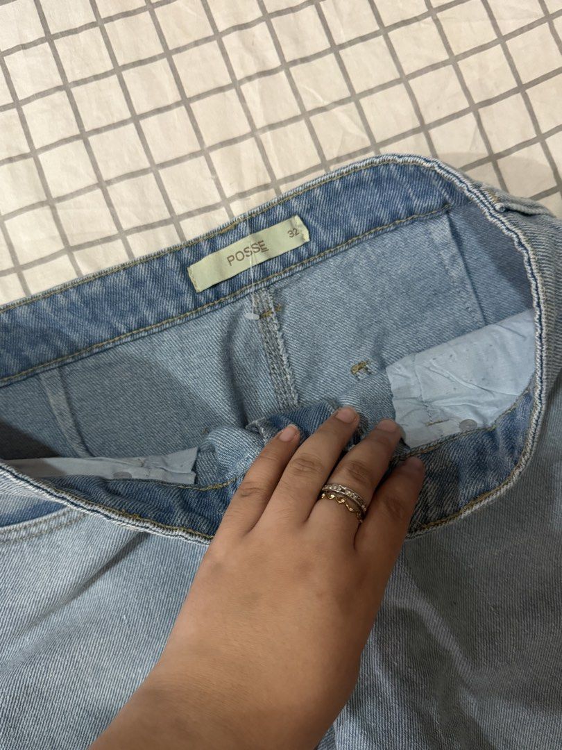 Posse Bermuda-style jorts (Category: Shorts) located in Manila. Submitted by pinkyswearshop2.0 (Listing ID 1469238489, Image 3). Description: .