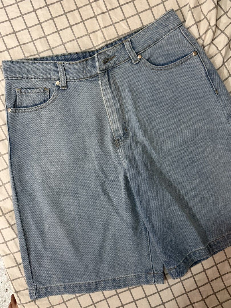 Posse Bermuda-style jorts (Category: Shorts) located in Quezon City. Submitted by pinkyswearshop (Listing ID 1469239626, Image 2). Description: .