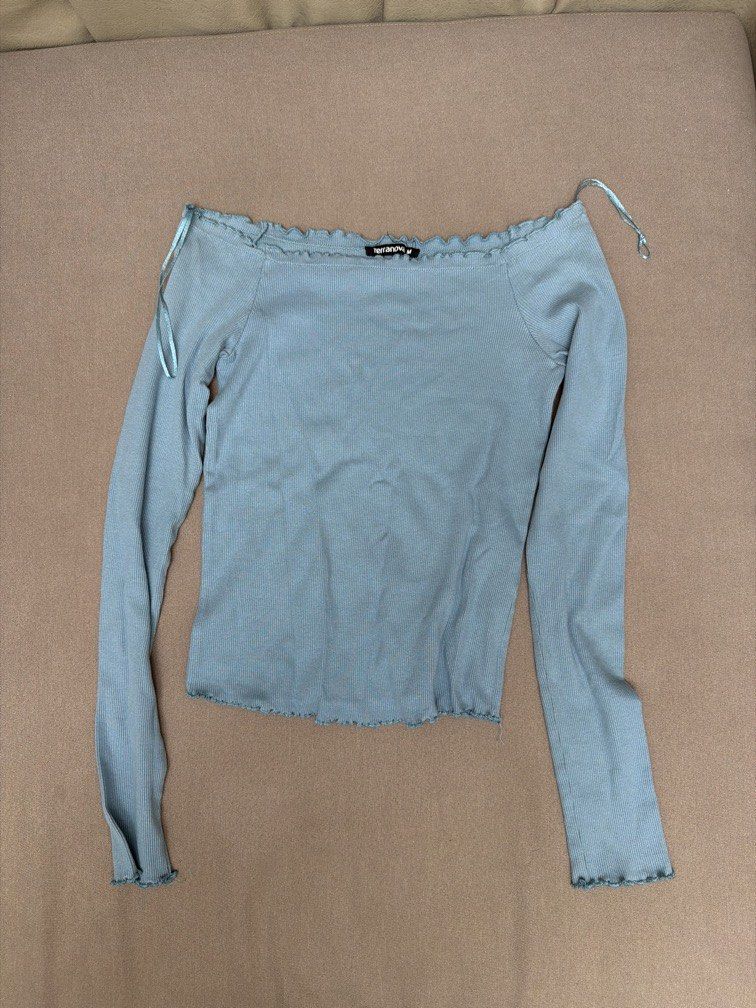 Powder blue off shoulder top (Category: Longsleeves) located in Las Pinas. Submitted by thealyssacloset (Listing ID 1469218578, Image 1). Description: .