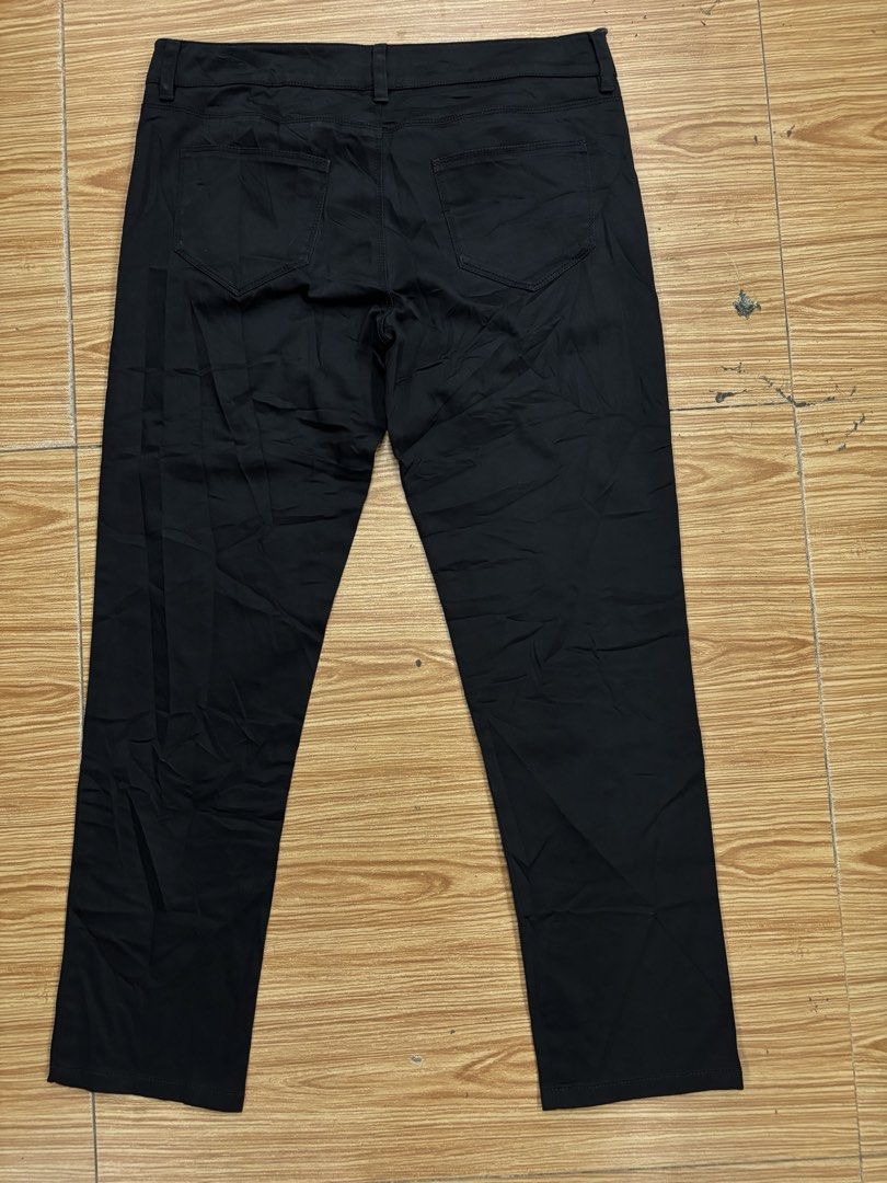 Prada 2009 Black Stretch Cotton Trauser (Category: Trousers) located in Zamboanga. Submitted by thriftitup0430 (Listing ID 1469216467, Image 2). Description: Prada 2009 Black Stretch Cotton Trauser Off/legit W30 L34 Excellent condition No issue.