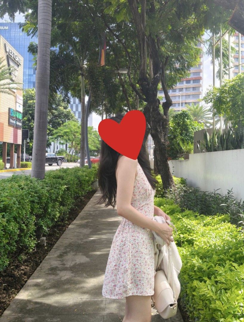 Pre-loved (Category: Dresses) located in Manila. Submitted by ssmfaery (Listing ID 1469168268, Image 3). Description: gowns are Php 400-500 only used once. dresses are 200 to 300. decluttering. s-m sizes.