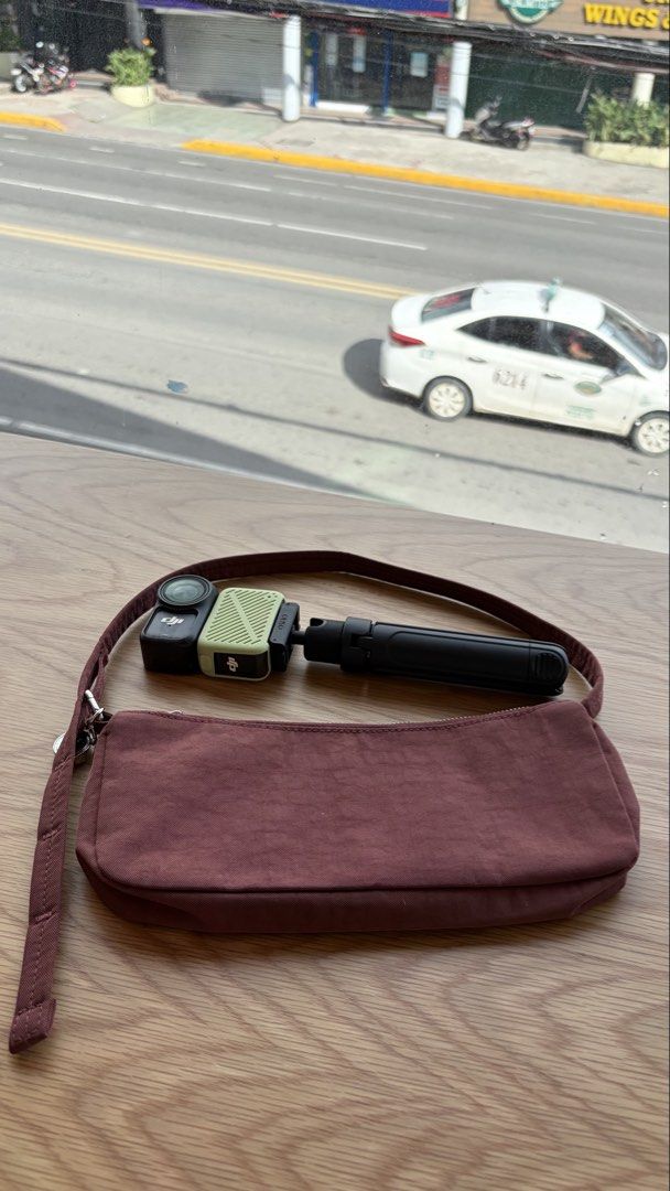 PRELOVED BAGGU NYLON POCHETTE (Category: Shoulder Bags) located in Cebu City. Submitted by kyarahmae (Listing ID 1469163785, Image 2). Description: - Color/Material: Durable maroon nylon - Closure: Top zipper with metal pull - Interior: Lined compartment with built-in card slots - Size: Compact yet spacious enough for daily essentials - Style: Simple, minimalist design ideal for casual everyday use.