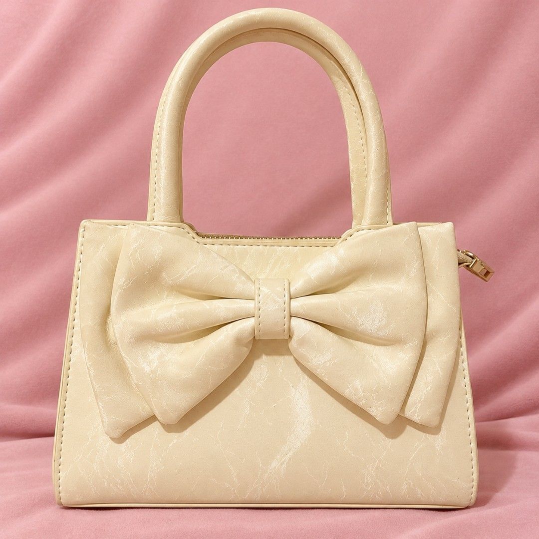 PRELOVED BAGS (Category: Cross-body Bags) located in Bulacan. Submitted by chanikki19 (Listing ID 1469345392, Image 3). Description: PRELOVED BAGS 150 ONLY SJDM NUVISTA LOC MEET UP/ DELIVER/PICK UP.