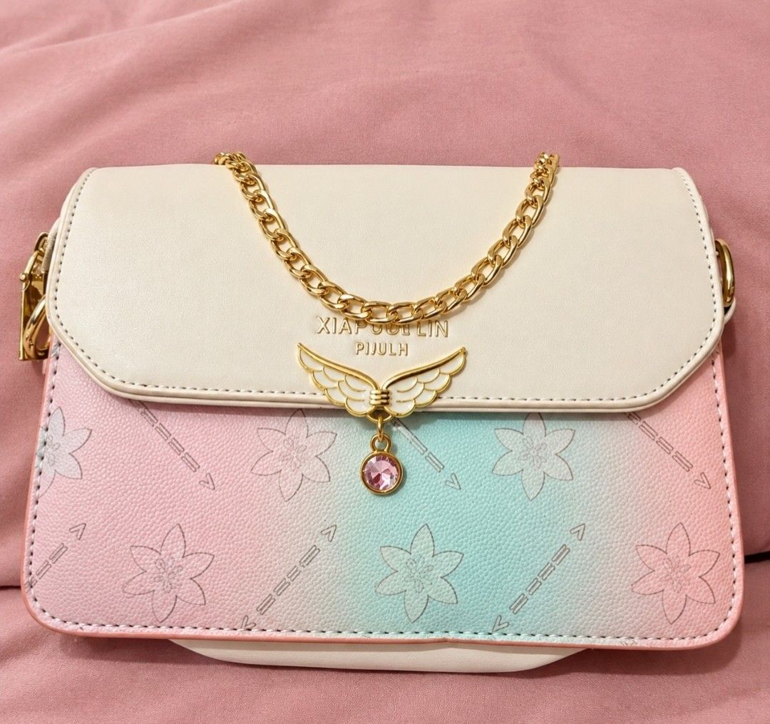 PRELOVED BAGS (Category: Cross-body Bags) located in Bulacan. Submitted by chanikki19 (Listing ID 1469345392, Image 2). Description: PRELOVED BAGS 150 ONLY SJDM NUVISTA LOC MEET UP/ DELIVER/PICK UP.