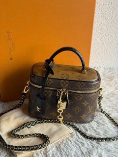 (Category: ) located in . Submitted by bagsandshoesmanymore (Listing ID 1469201350, Image 1). Description: .