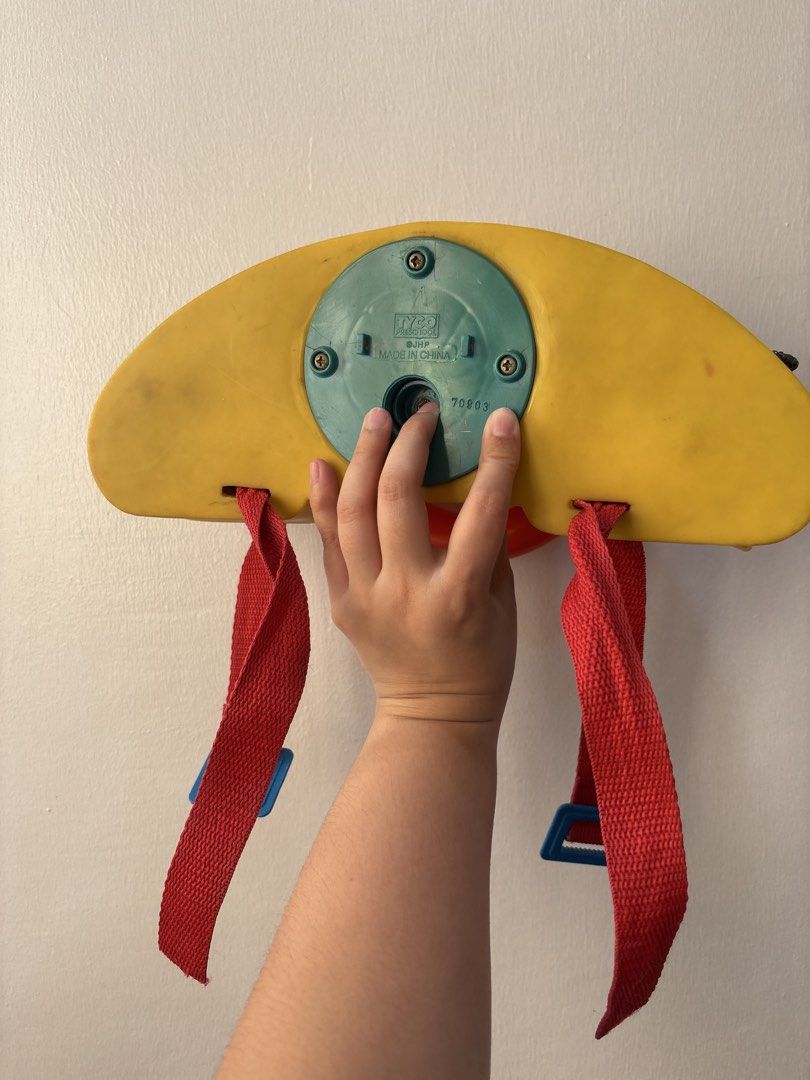 Pretend play driving (Category: Kids Toys) located in Quezon City. Submitted by ulan-declutter (Listing ID 1469387059, Image 2). Description: Can be strapped, honk sounds like a squeek, everything else can be manipulated..