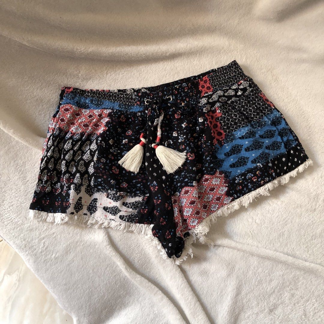 PRETTY SHORT (COLOR MAY VARY DUE TO LIGHTNING) (Category: Shorts) located in Davao. Submitted by kalipayweaves (Listing ID 1469387151, Image 1). Description: .