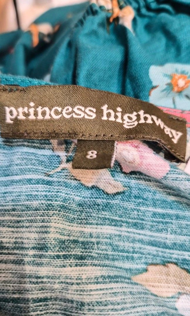 Princess Highway Dress (Category: Dresses) located in San Andres. Submitted by helpmedeclutter08 (Listing ID 1469336493, Image 2). Description: Small to medium.