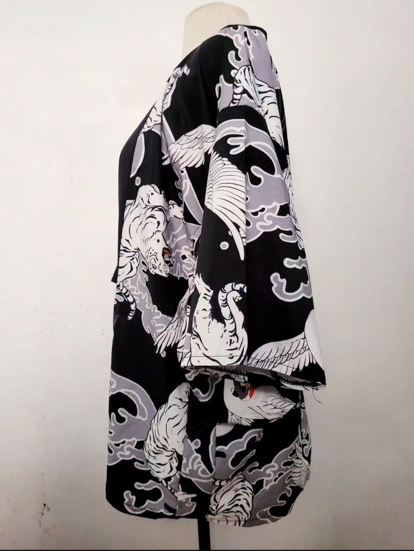 Printed Kimono Topper (Category: Coats, Jackets and Outerwear) located in Balanga. Submitted by marae_c (Listing ID 1469299423, Image 3). Description: In very good condition. Like new. No flaws. Lightweight poly material. Perfect for piece to spice out your outfit. Freesize best for Large to XL frames.
