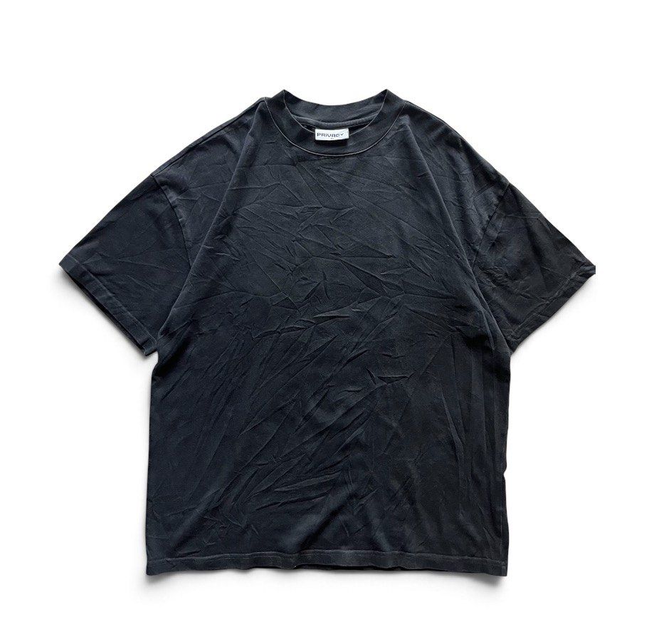 PRIVACY LUXURY DISGN TEAM- size M-L (Category: Activewear) located in Valencia. Submitted by wts1122.ph (Listing ID 1469216435, Image 2). Description: Dimes 22/23 x 28 Boxy type 9/10 Need wash Australian streetwear .