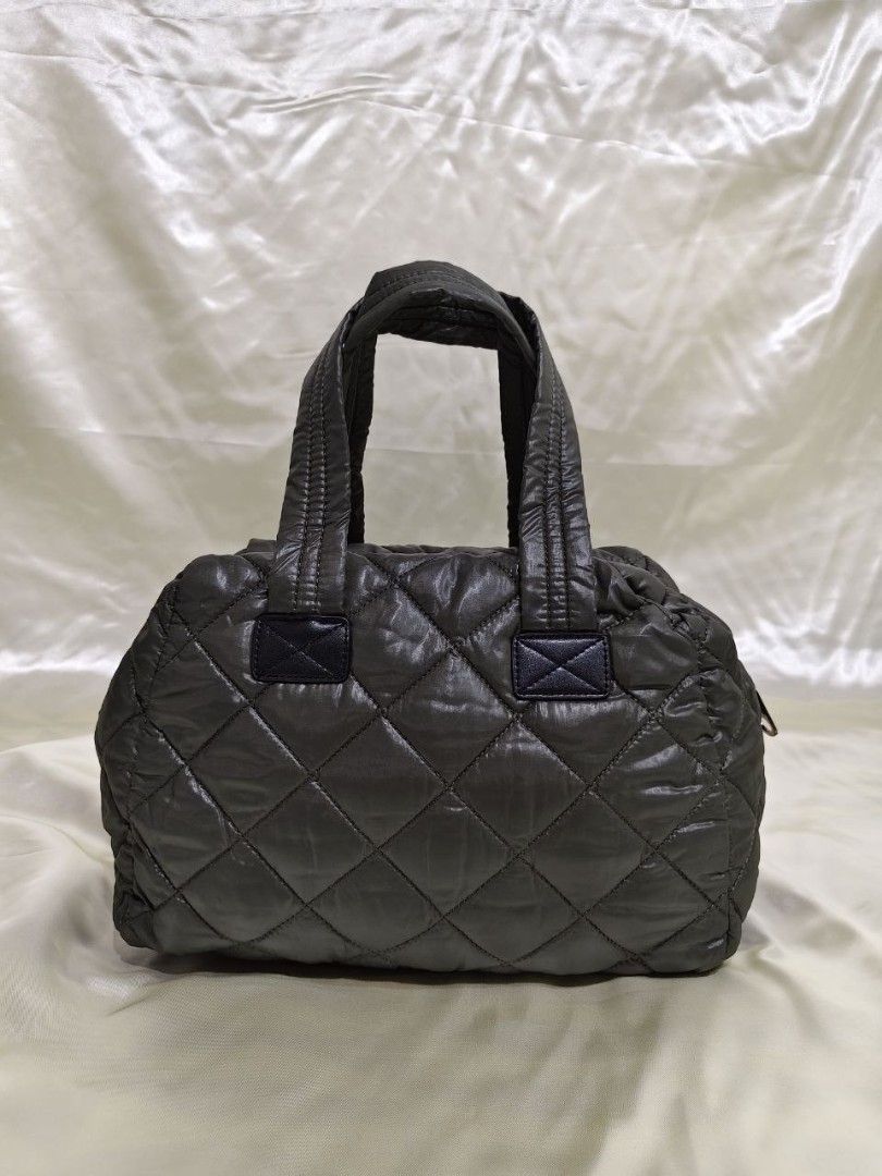 PUFFER HAND BAG 13/11" (Category: Luxury Bags & Wallets) located in Gamu. Submitted by 2022bagsbunny (Listing ID 1469197194, Image 1). Description: .