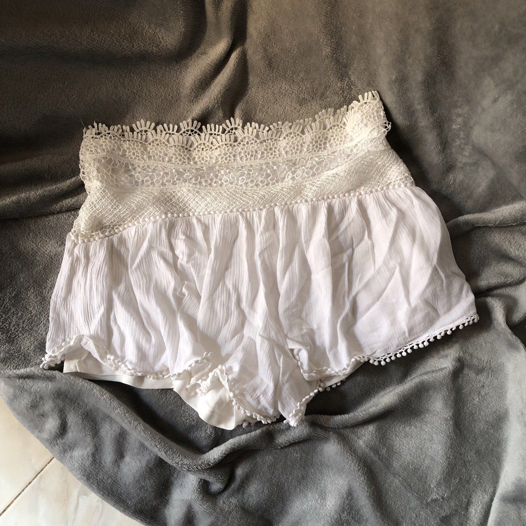 PULL & BEAR PRETTY SHORT (COLOR MAY VARY DUE TO LIGHTNING) (Category: Shorts) located in Davao. Submitted by kalipayweaves (Listing ID 1469213776, Image 1). Description: .
