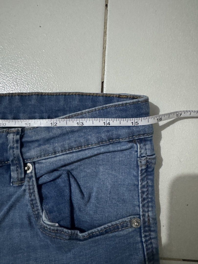 Pull&Bear Skinny Jeans Mid Rise Size EUR 44 (Category: Jeans) located in Pasig City. Submitted by pmlmri (Listing ID 1469191123, Image 3). Description: - Brand: Pull&Bear - Style: Skinny jeans in medium blue wash - Fit: Mid-rise with comfortable stretch denim - Size: Tagged EUR 44 / USA 12 / MEX 34 (Waist measures approx. 16 inches flat) - Origin: Made in Bangladesh - Condition: Brand new never worn RFS: In need of funds Mode of Shipping: J&T or 