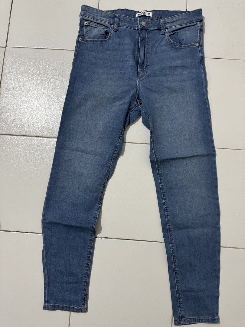 Pull&Bear Skinny Jeans Mid Rise Size EUR 44 (Category: Jeans) located in Pasig City. Submitted by pmlmri (Listing ID 1469191123, Image 2). Description: - Brand: Pull&Bear - Style: Skinny jeans in medium blue wash - Fit: Mid-rise with comfortable stretch denim - Size: Tagged EUR 44 / USA 12 / MEX 34 (Waist measures approx. 16 inches flat) - Origin: Made in Bangladesh - Condition: Brand new never worn RFS: In need of funds Mode of Shipping: J&T or 