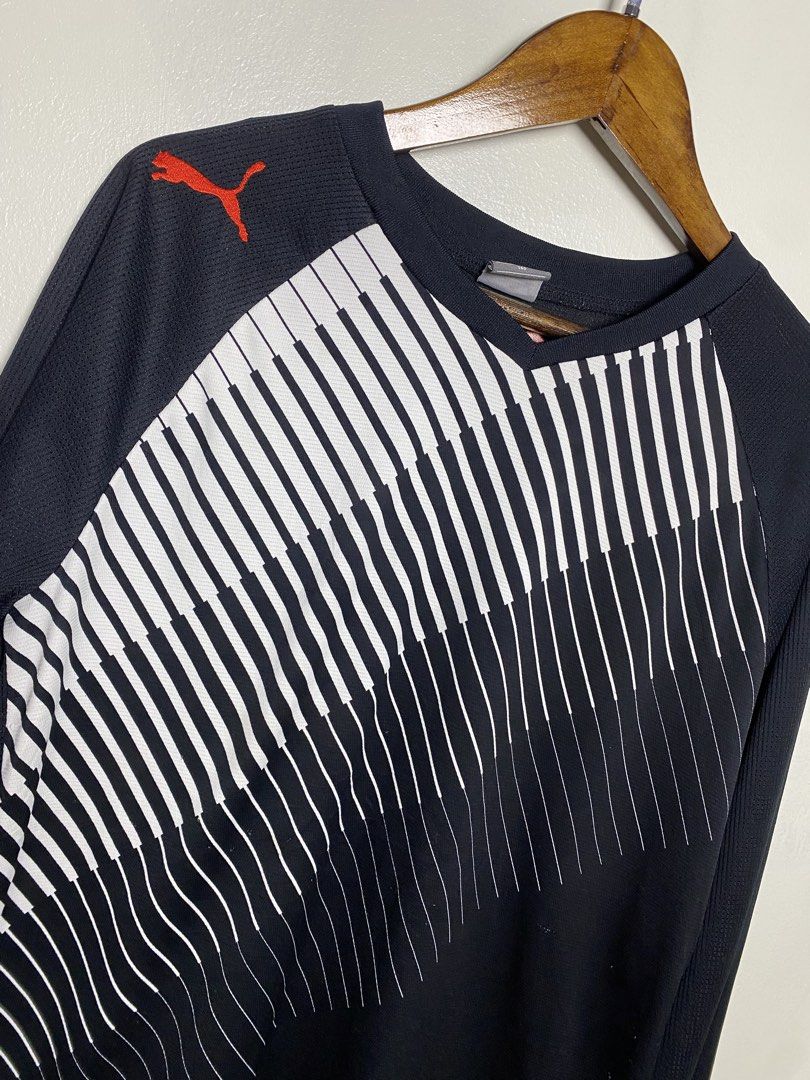 Puma long sleeve training Jersey size 160 (Category: Activewear) located in Makati City. Submitted by indaysukaycloset (Listing ID 1469175033, Image 2). Description: PUMA LONG SLEEVE TRAINING JERSEY - SIZE S-M🖤 For sale: Original PUMA Long Sleeve in excellent condition! DETAILS: Brand: PUMA (100% Original, embroidered logo - not print) Size: 160 on tag - xsmall to small for Men Color: Black with White diagonal fade stripes Logo: Orange PUMA Cat 