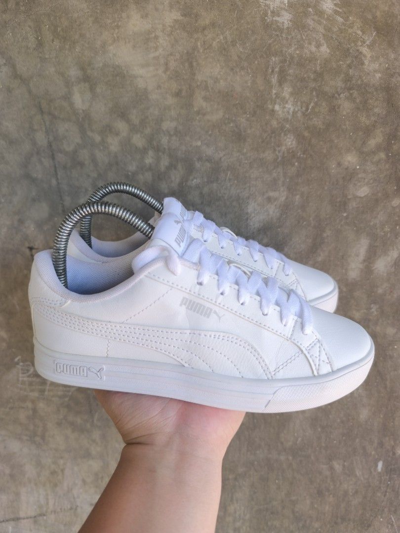 Puma Smash Vulcanised V3 Low Trainers (Category: Sneakers) located in Baguio. Submitted by soleseekerph (Listing ID 1469218604, Image 1). Description: US 5M, 6W, Euro 37, 23 cm Excellent condition.
