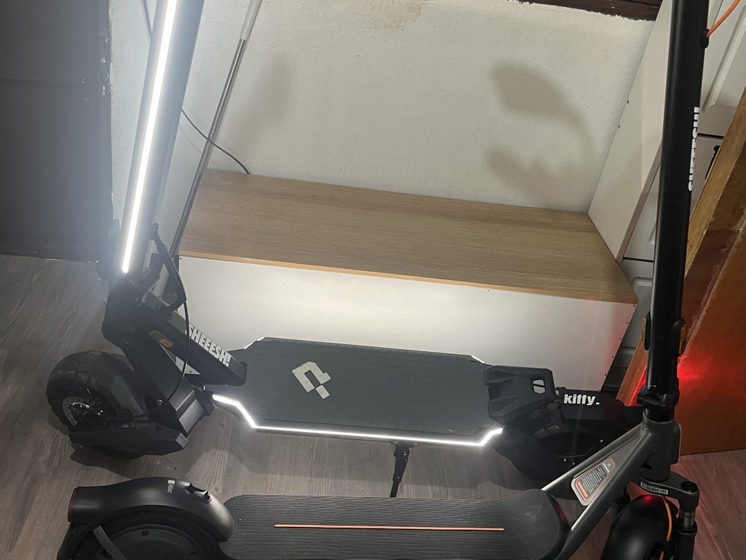 Punk Roamer 2026 Single Motor (Category: Motorbikes for Sale) located in Makati City. Submitted by sneepur_14 (Listing ID 1469369679, Image 1). Description: Bagong bago pa 380 odo lng Just bought last Sept 25 with receipt Motur Punk Roamer Battery voltage: 48V Battery capacity: 15.6Ah Advertised range: Up to 40 km Estimated battery energy: 748.8 Wh Type: Electric scooter RFS: upgrade.