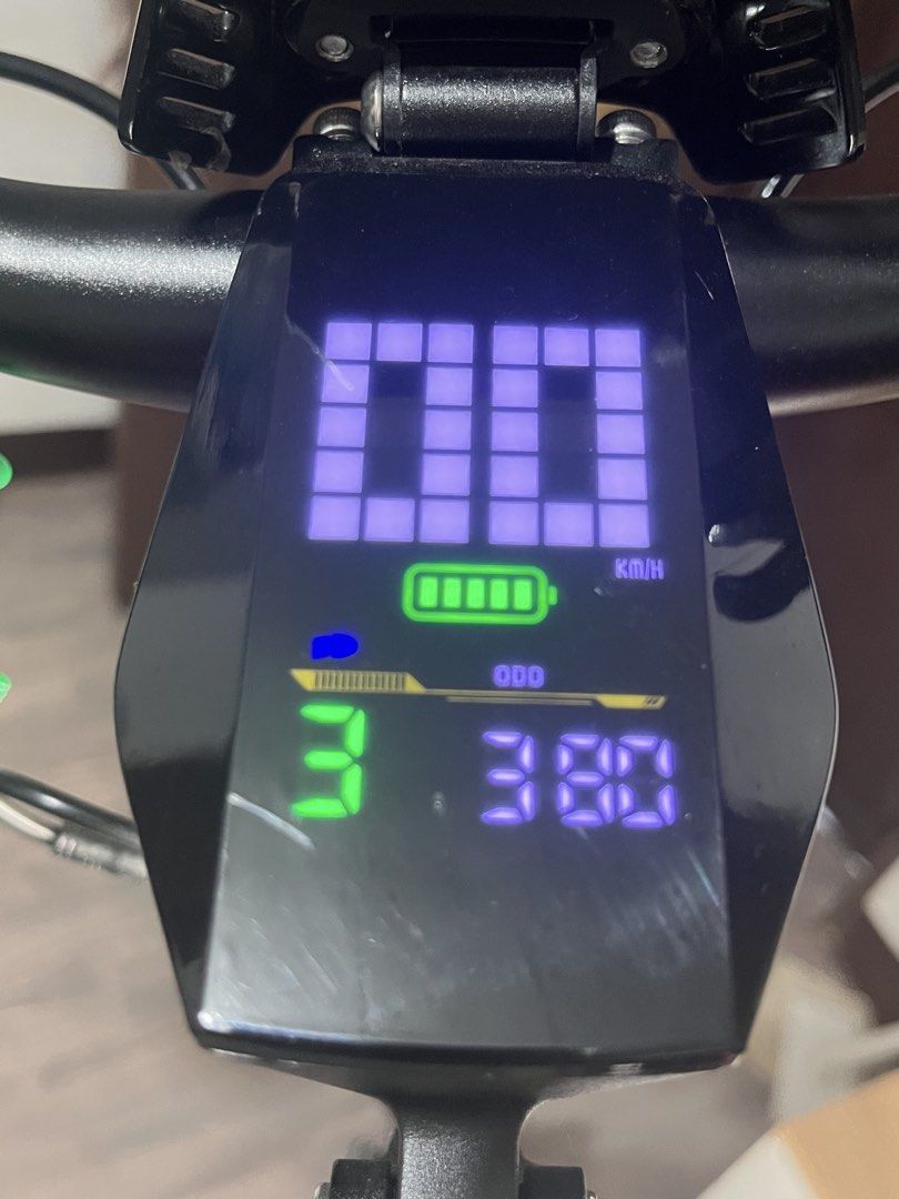 Punk Roamer 2026 Single Motor (Category: Motorbikes for Sale) located in Makati City. Submitted by sneepur_14 (Listing ID 1469369679, Image 3). Description: Bagong bago pa 380 odo lng Just bought last Sept 25 with receipt Motur Punk Roamer Battery voltage: 48V Battery capacity: 15.6Ah Advertised range: Up to 40 km Estimated battery energy: 748.8 Wh Type: Electric scooter RFS: upgrade.