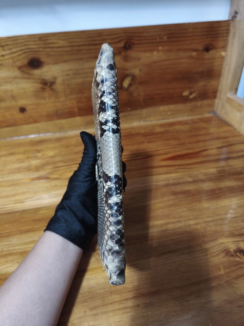 Python skin party clutch wallet (Category: Wallets & Card holders) located in Baguio. Submitted by queenlyne_vintage_rare_finds (Listing ID 1469211860, Image 2). Description: .