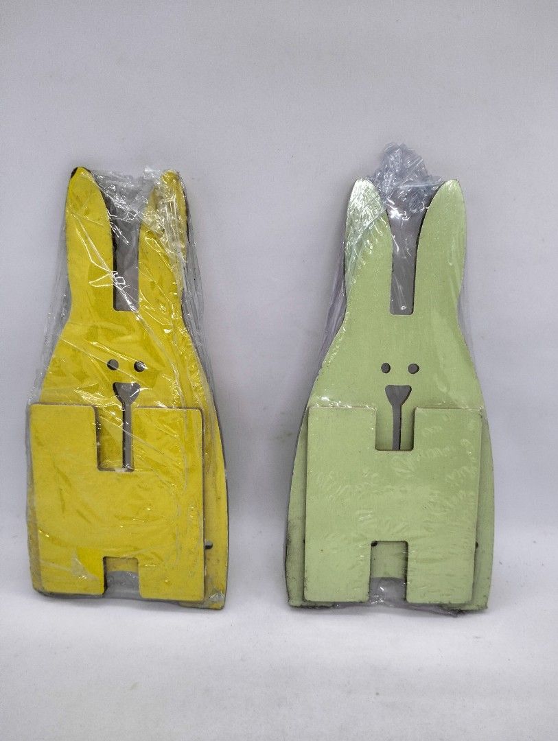 Rabbit Wood Phone Stand (Category: Other Stationery & Craft) located in Baguio. Submitted by toys_of_yesteryear (Listing ID 1469246681, Image 3). Description: 📌loc. Baguio 📌Price: 65 each + sf ✅Wood phone stand avail colors: Green / Yellow New. Actual photos. Mop: Gcash Mod: J&T.