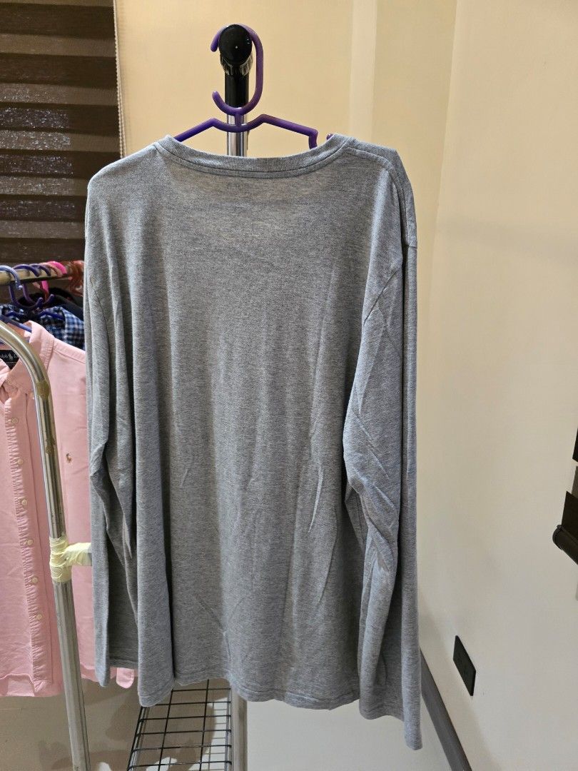 Ralph Lauren Longsleeve Tee (Category: Tshirts & Polo Shirts ) located in Baguio. Submitted by carinoshawn (Listing ID 1469240403, Image 2). Description: Ralph Lauren Longsleeve Tee Grey Good condition 23x31.