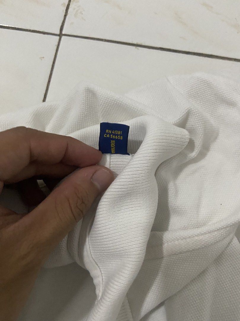 Ralph Lauren White Polo (Category: Tshirts & Polo Shirts ) located in Tagum. Submitted by thrift.tizz (Listing ID 1469193973, Image 3). Description: Ralph Lauren White Excellent condition No issues Size L 21x28-29.